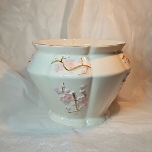 Belleek In Retrospect Vase 2001 Thorn Pattern